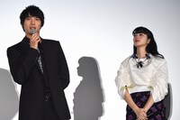 左から福士蒼汰、小松菜奈。