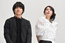 左から西銘駿、大沢ひかる。