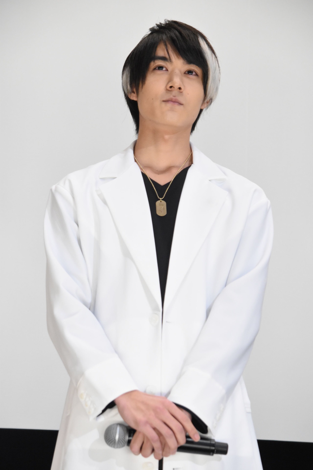「バーン！」と人差し指でファンを撃ち抜いた松本享恭。
