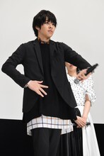 仮面ライダーゴーストの変身を披露する西銘駿。