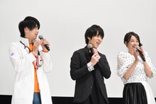 「久々に命燃やしたので、喉がびっくりしてる（笑）」と言う西銘駿（中央）。