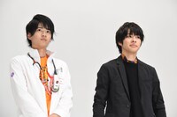 左から飯島寛騎、西銘駿。