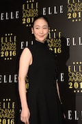 ディオールのドレスに身を包んだ黒木華。