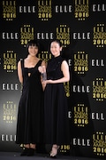 エル シネマ大賞2016授賞式にて、左から菅原小春、黒木華。