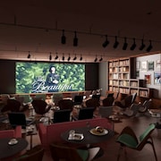 吉祥寺に3スクリーン有するシネマカフェがオープン、イベントや展示も実施