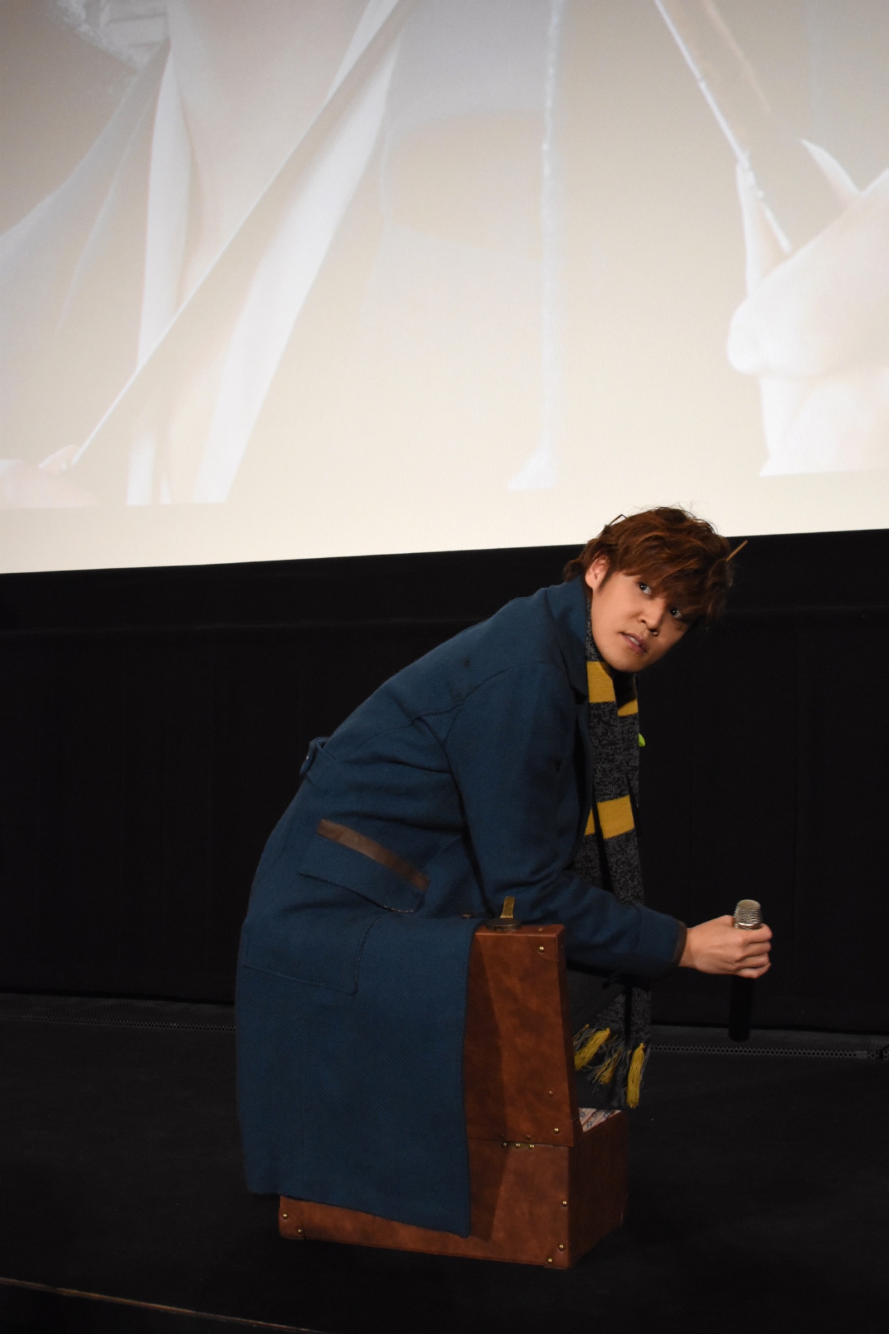 トランクの中に入った宮野真守。