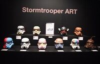 著名人がデザインしたストームトルーパーのヘルメット。