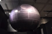 「映画『ローグ・ワン／スター・ウォーズ・ストーリー』公開記念 もうひとつのスター・ウォーズ展」展示の様子。