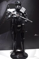 「映画『ローグ・ワン／スター・ウォーズ・ストーリー』公開記念 もうひとつのスター・ウォーズ展」展示の様子。