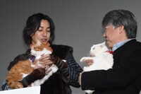 金時とあなごの肉球によるバトンタッチセレモニー。