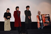 「太陽を掴め」初日舞台挨拶の様子。