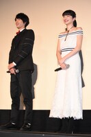 左から福士蒼汰、小松菜奈。