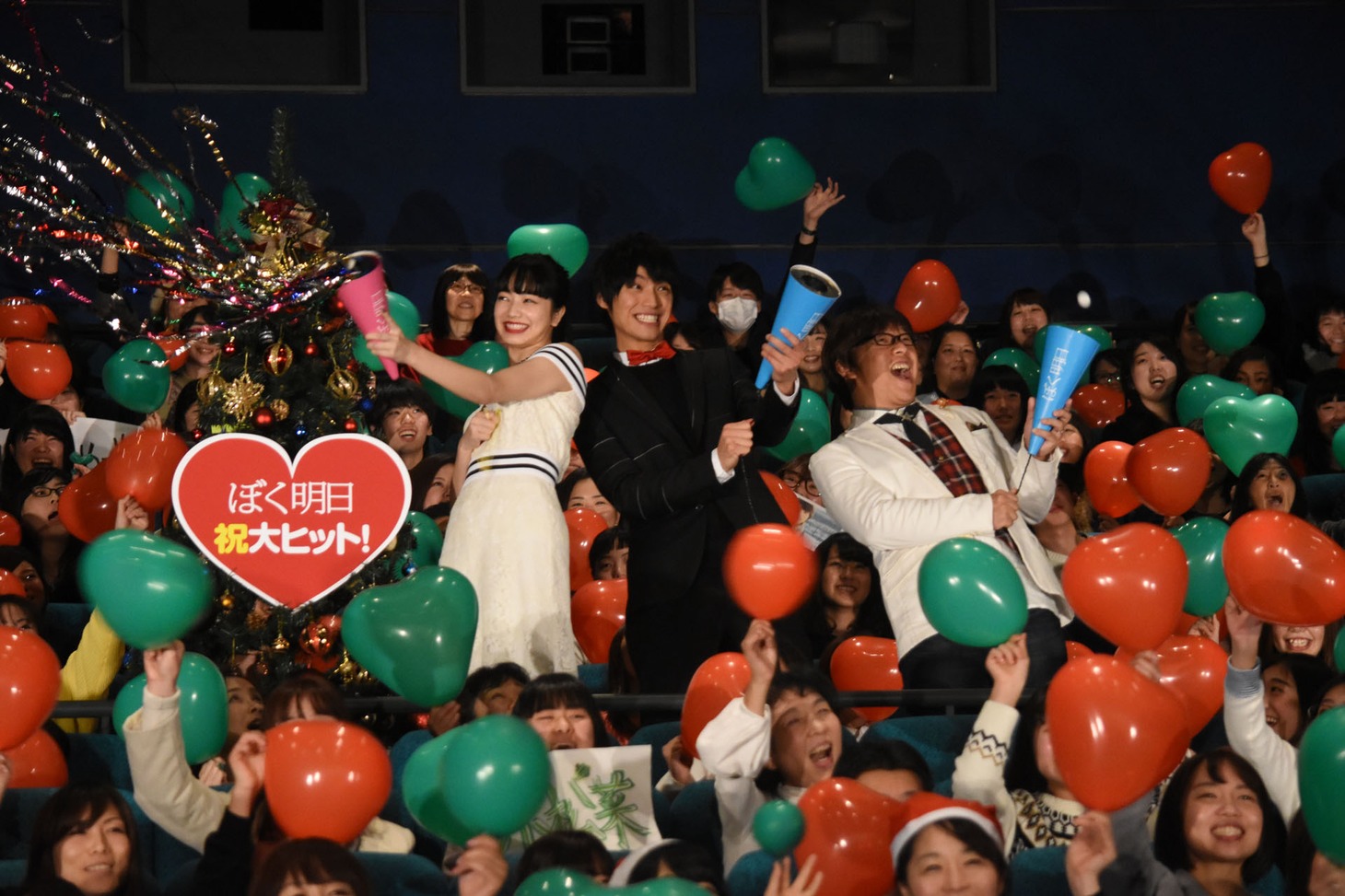 「ぼくは明日、昨日のきみとデートする」の大ヒット御礼クリスマスイベントの様子。
