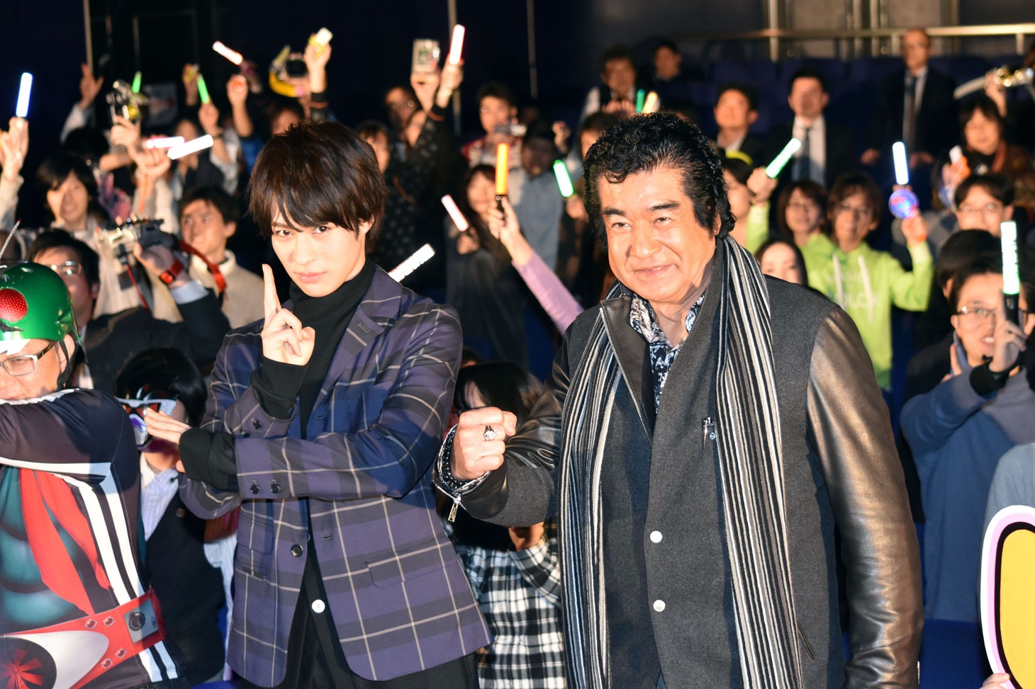 左から西銘駿、藤岡弘、。