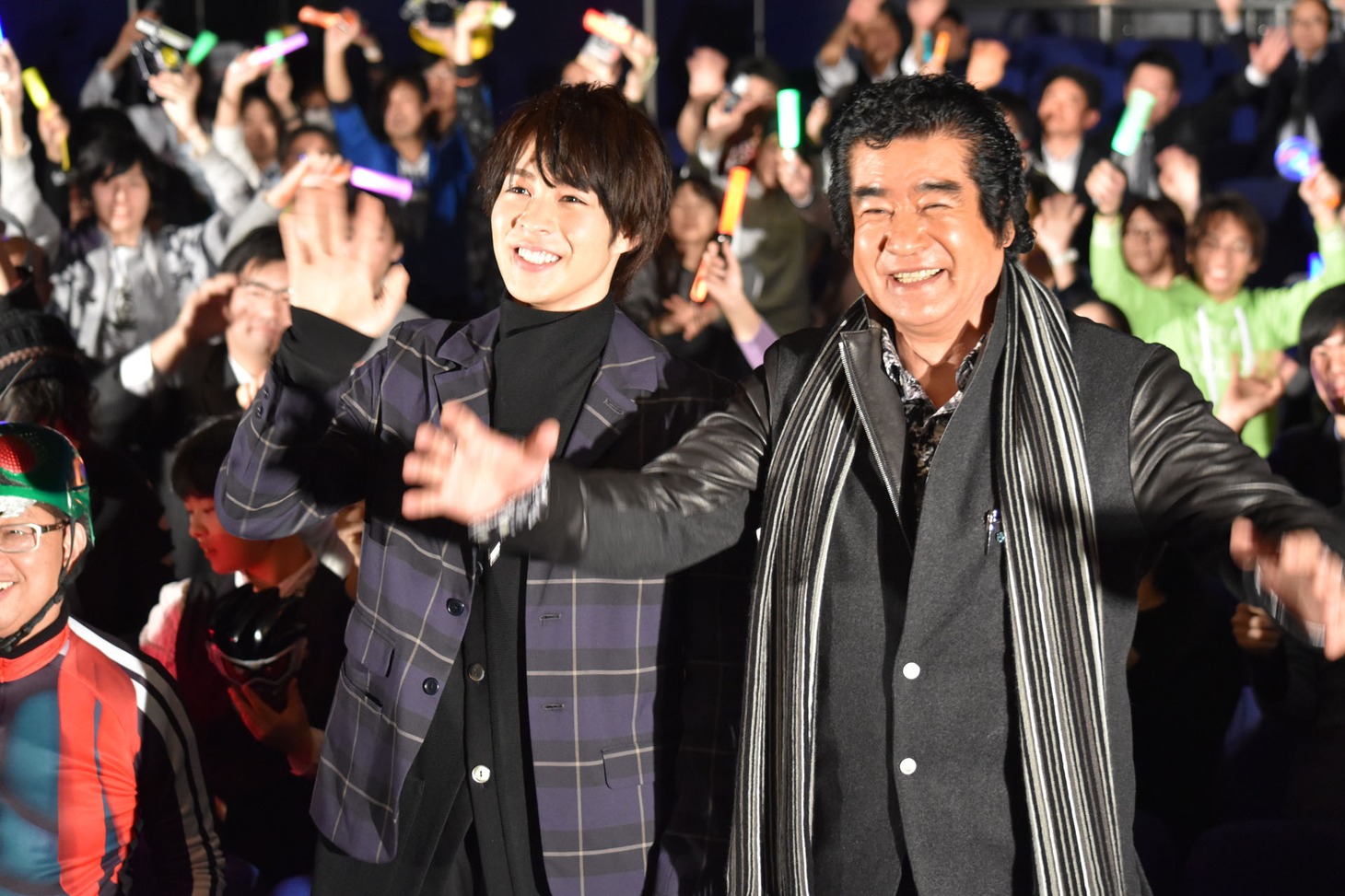 左から西銘駿、藤岡弘、。