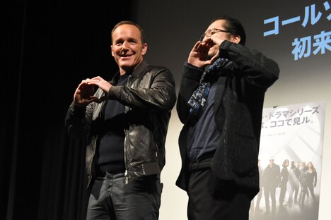 左からクラーク・グレッグ、村治学。