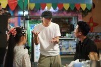 「人魚姫」メイキングカット。中央がチャウ・シンチー。