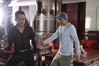 「人魚姫」メイキングカット。右がチャウ・シンチー。