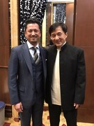 左から池内博之、ジャッキー・チェン。