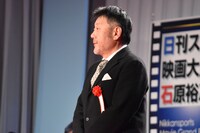 プレゼンターの原田眞人。