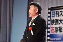 プレゼンターの原田眞人。