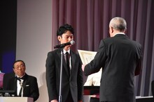 妻夫木聡（中央）