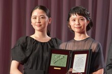 左から長澤まさみ、宮崎あおい。