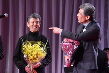 左から柴田恭兵、舘ひろし。