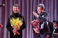 左から柴田恭兵、舘ひろし。