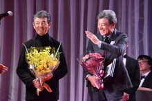 左から柴田恭兵、舘ひろし。