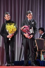 左から柴田恭兵、舘ひろし。