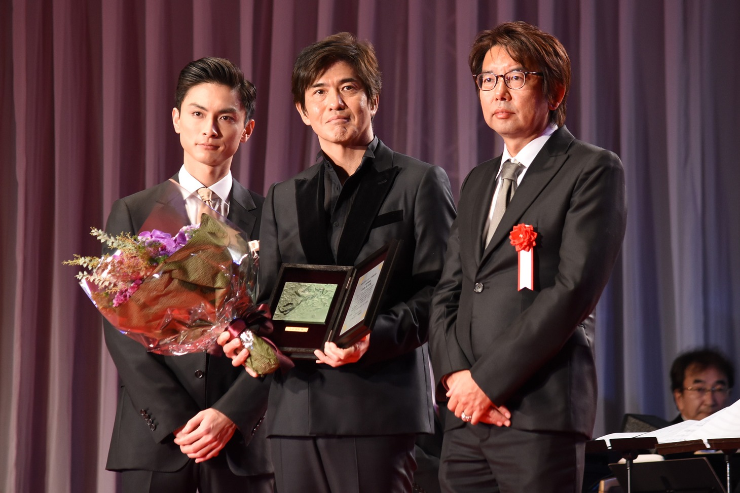 左から高良健吾、佐藤浩市、平野隆。