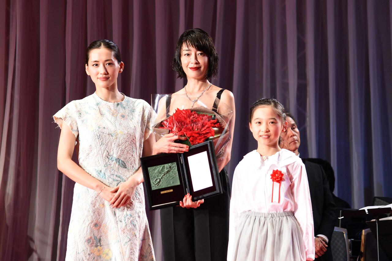 佐藤浩市と宮沢りえが日スポ映画賞への喜び語る、高良健吾＆綾瀬はるかも登壇