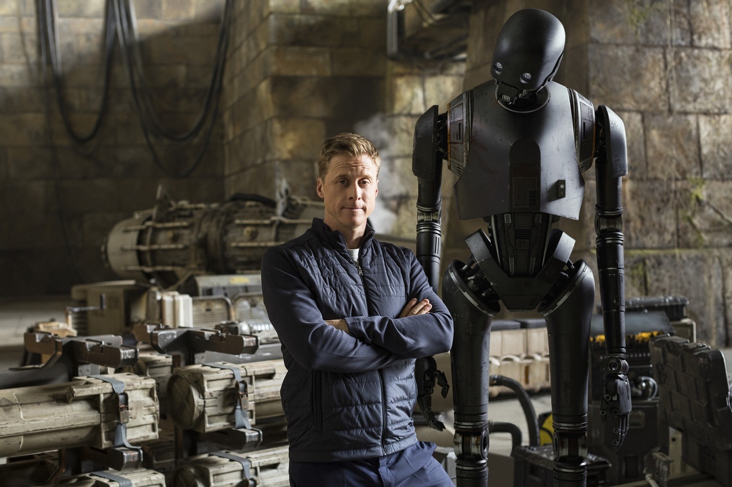K-2SO（右）と、そのモーションキャプチャーのアクターであるアラン・テュディック（左）。