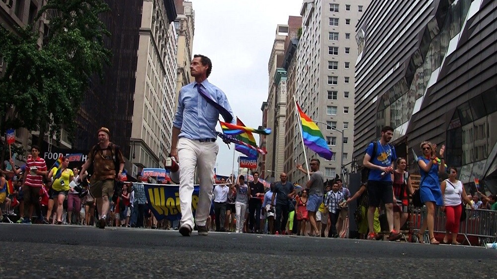 性スキャンダル起こした米元議員を追う記録映画、予告編に懲りない姿