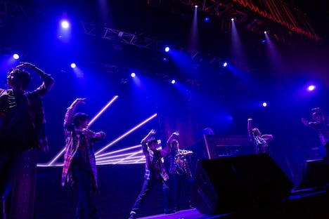 「FLASH」より。