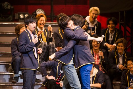 ゲームコーナーより。前列左から石賀和輝、松島庄汰、水田航生。