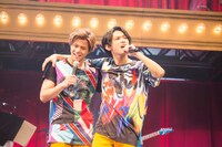 左から石原壮馬、吉沢亮。