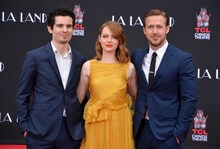 「First Man（原題）」で再びタッグを組むデイミアン・チャゼル（左）とライアン・ゴズリング（右）。（写真提供：Hahn Lionel / ABACA USA / Newscom / ゼータ イメージ）