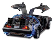 1/8スケールのデロリアン。