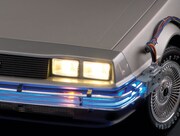 1/8スケールのデロリアンのヘッドライト。