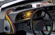 1/8スケールのデロリアンのダッシュボード。
