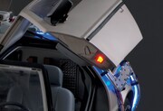 1/8スケールのデロリアンのサイドウィンドウ。