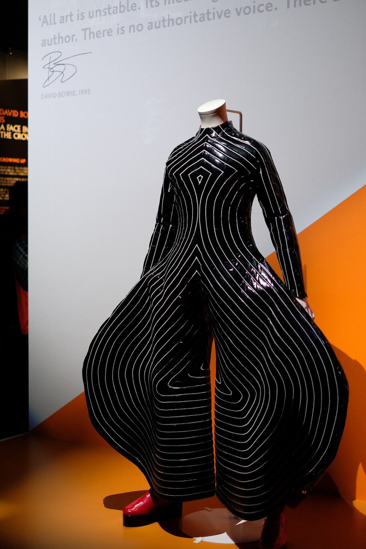 「DAVID BOWIE is」会場の展示物。