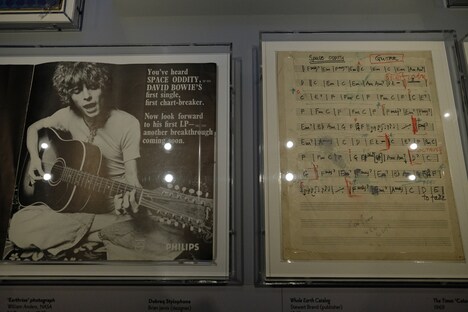 「DAVID BOWIE is」会場の展示物。