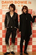 左からTAKURO（GLAY）、SUGIZO（LUNA SEA, X JAPAN）。