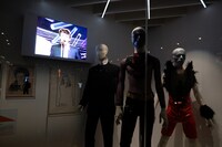 「DAVID BOWIE is」会場の展示物。