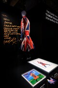 「DAVID BOWIE is」会場の展示物。