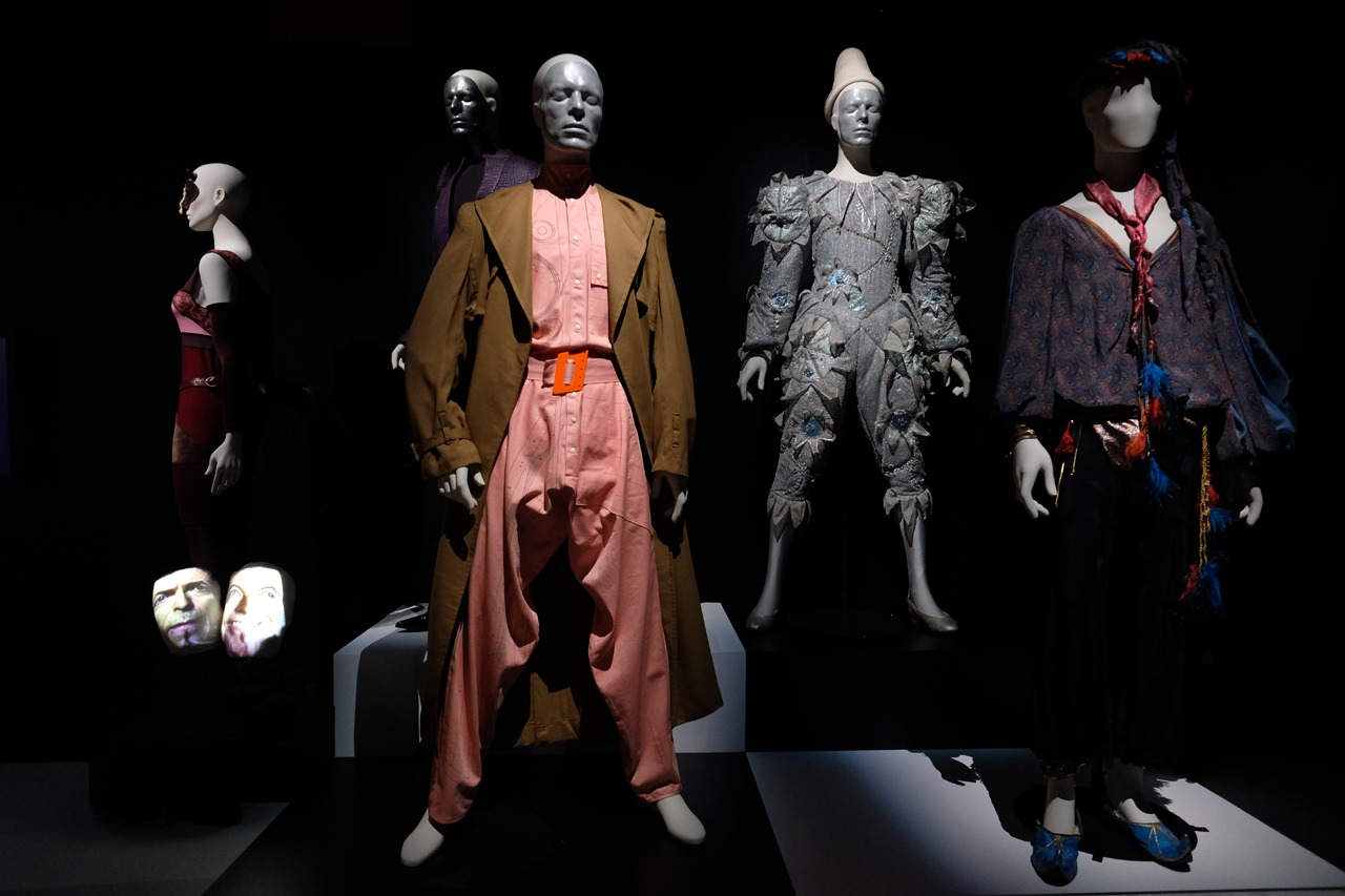 「DAVID BOWIE is」会場の展示物。