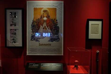 「DAVID BOWIE is」会場の展示物。